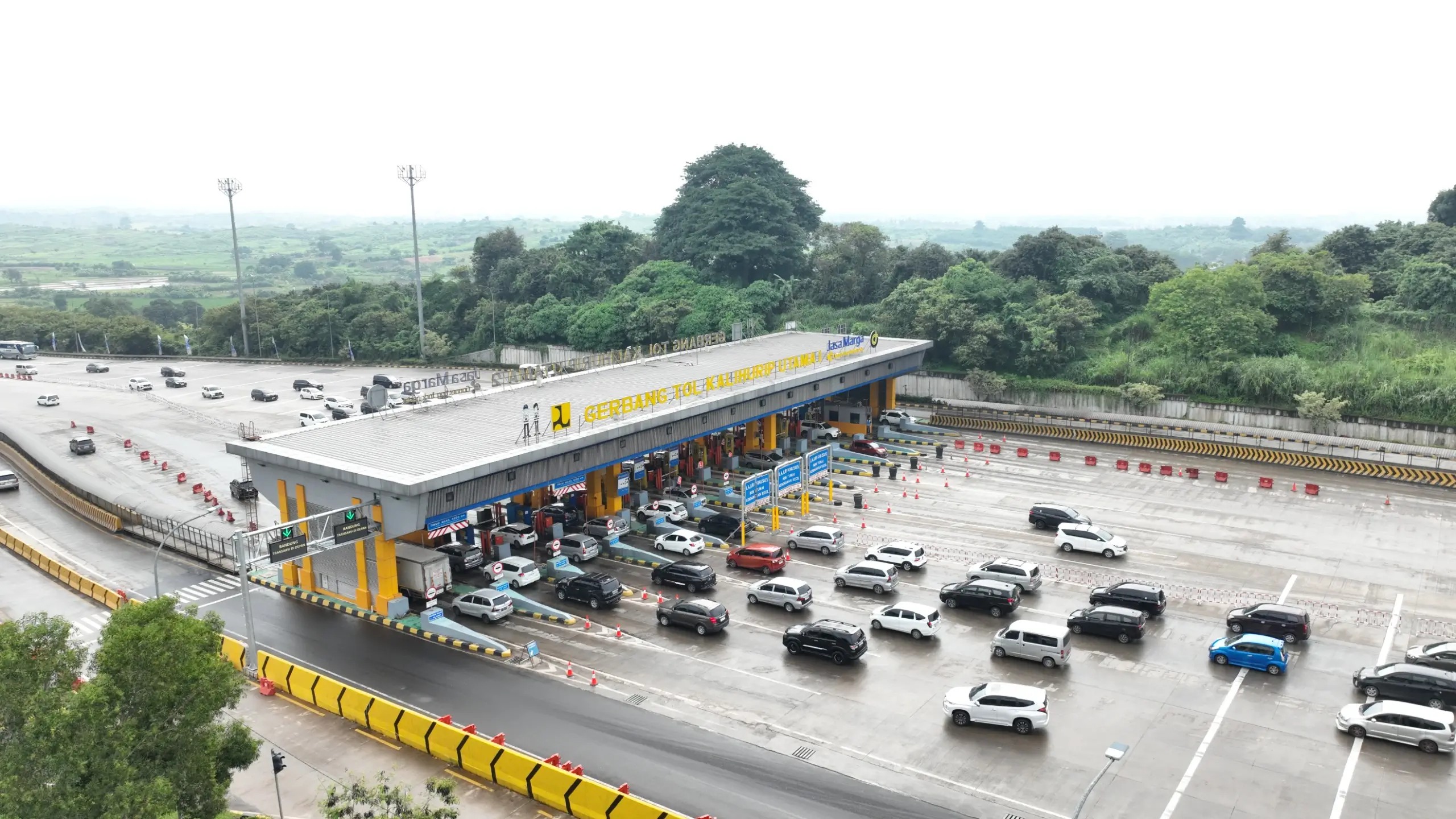 Ilustrasi jalan tol dengan pengemudi yang berlibur. (Foto: jasamarga.com)