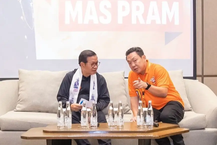 Ketua DPP PDIP, Charles Honoris (kanan) bersama calon Gubernur Jakarta, Pramono Anung (kiri). (Foto: Instagram/charleshonoris)