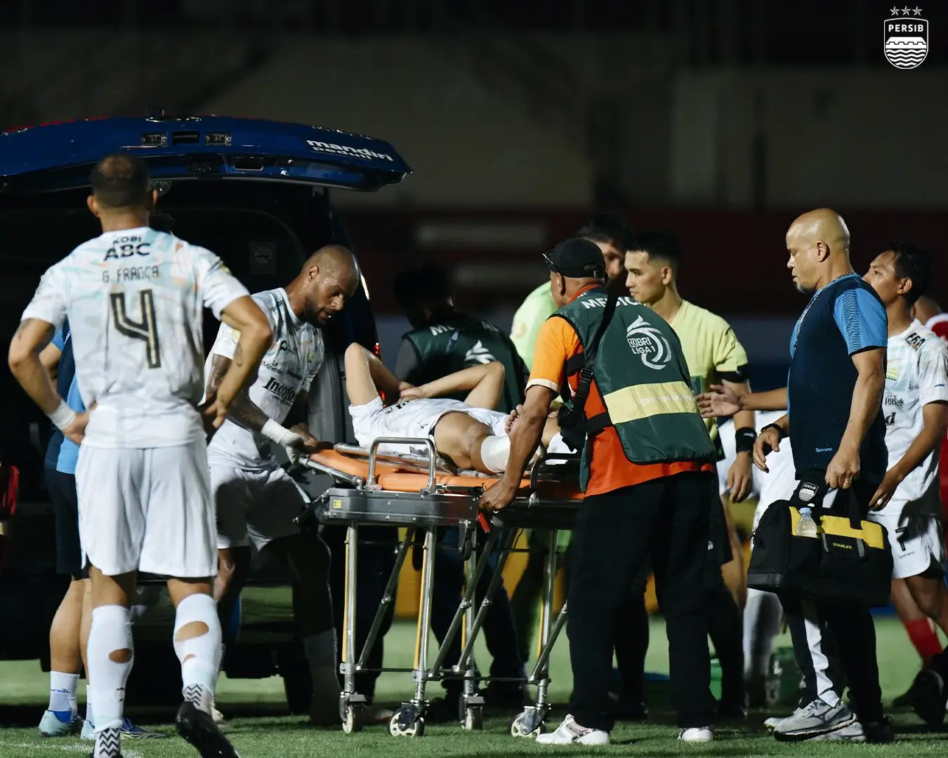 Akibat Faktor Lapangan  Mantan Gelandang Timnas Indonesia Alami Cedera Horor di Persib