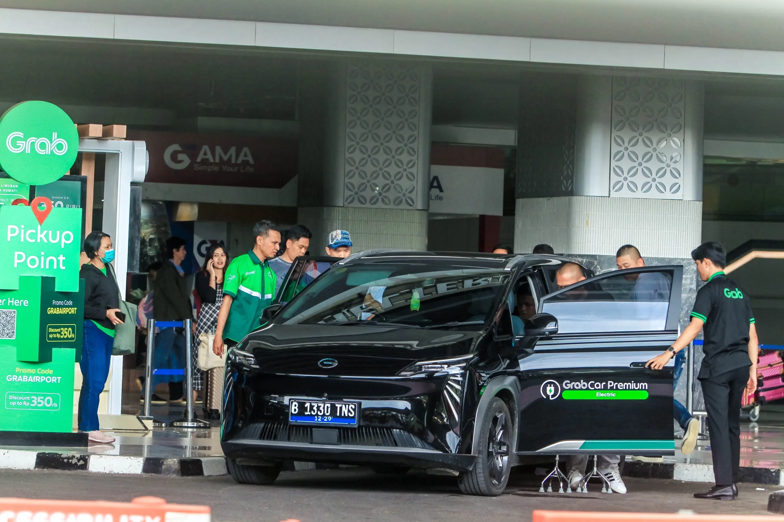Aion Y Plus sebagai armada layanan Grab Premium di Bandara Soekarno-Hatta. (Foto: Istimewa)