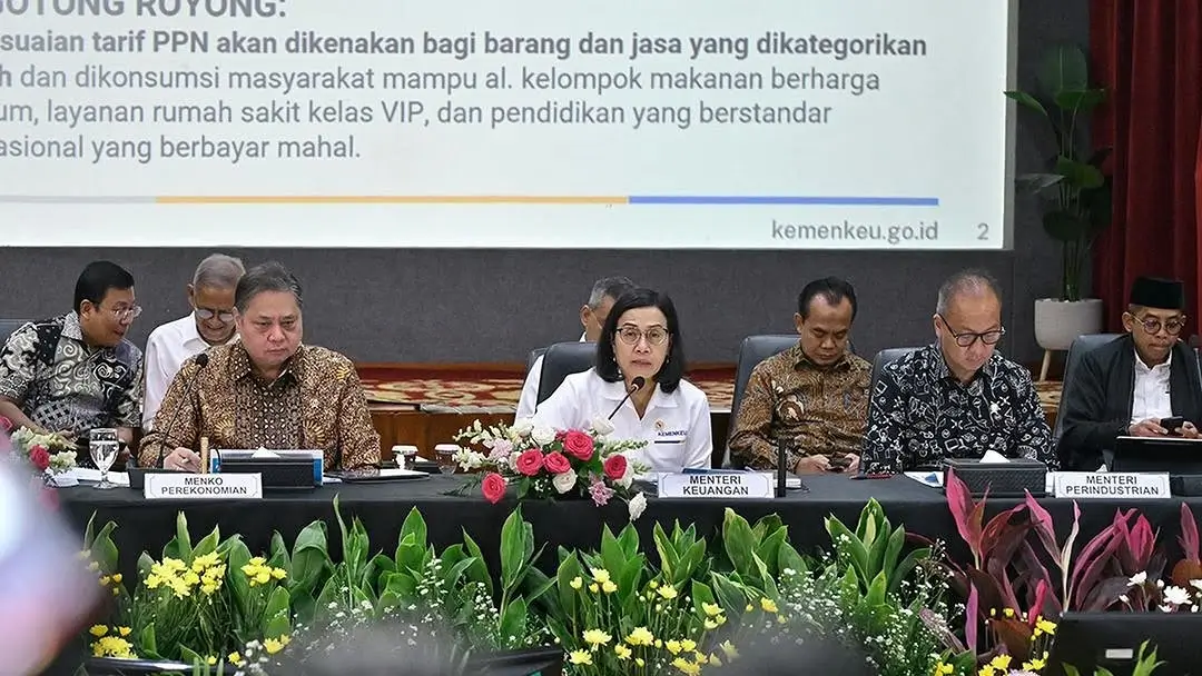 Menteri Keuangan (Menkeu) RI Sri Mulyani ketika menyampaikan keterangannya dalam konferensi pers Paket Kebijakan Ekonomi untuk Kesejahteraan di Jakarta, Senin (16/12/24). (Foto: Instagram/smindrawati)