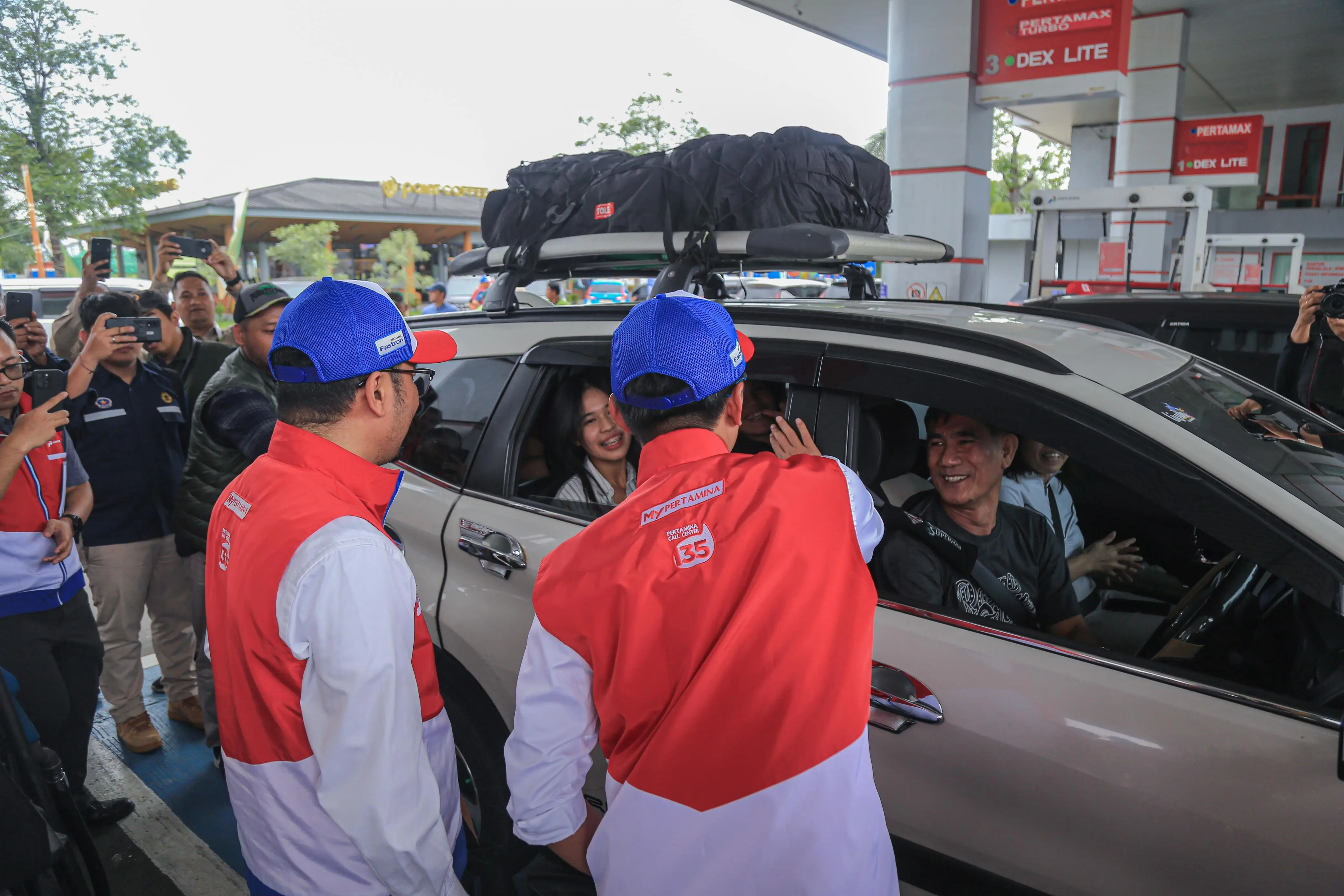 Jelang Libur Natal  Wamen BUMN dan Direksi Pertamina Tinjau Layanan SPBU dan Serambi MyPertamina