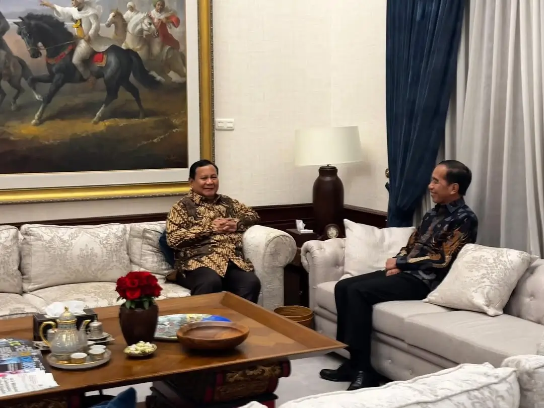 Pertemuan Presiden RI Prabowo Subianto (kiri) dengan Presiden Ke-7 RI Joko Widodo (kanan) di Kertanegara, Jakarta, Jumat (6/12/24). (Foto: Instagram/prabowo)
