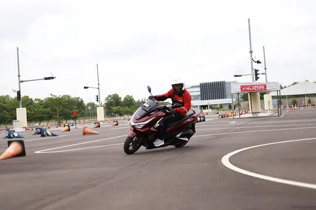 Honda PCX 160 Terbaru Resmi Meluncur  Desain Mewah dan Teknologi Modern 