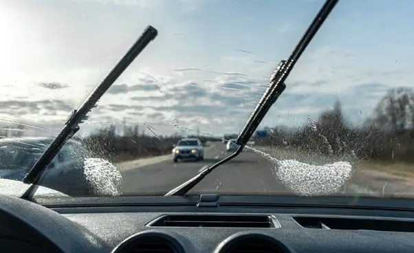 Ilustrasi wiper mobil. (Foto: Freepik/pvproductions)