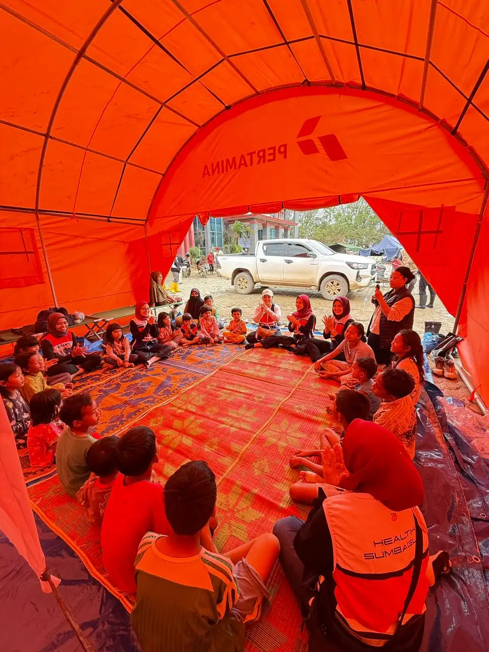 Relawan Pertamina Peduli Bergerak Jemput Bola Layani Warga Terdampak Banjir dan Longsor di Sumatra