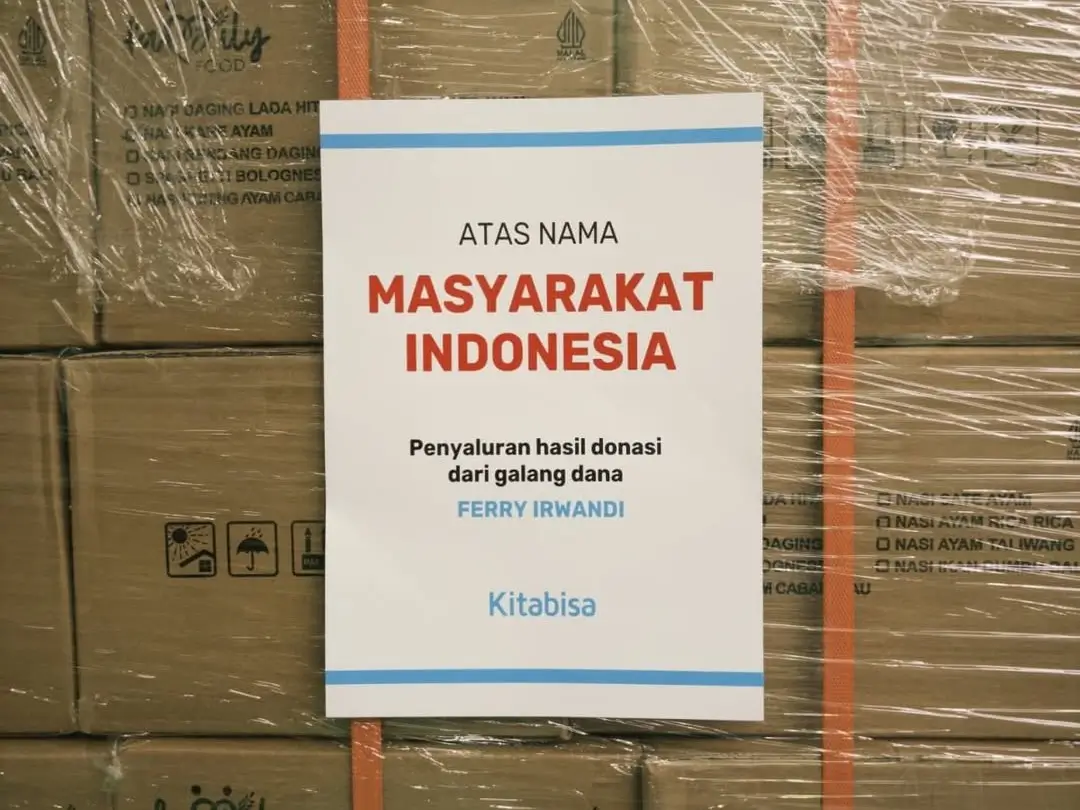 Hasil donasi masyarakat Indonesia yang digalang oleh pendiri Malaka Project, Ferry Irwandi untuk korban banjir bandang dan longsor di Provinsi Aceh, Sumatra Utara, dan Sumatra Barat. (Foto: Instagram/irwandiferry)