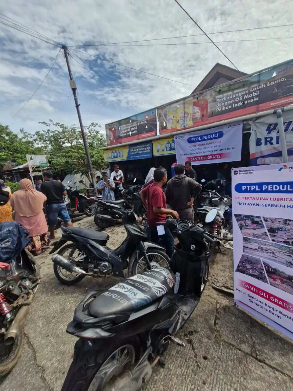 Pertamina Peduli Buka Layanan Ganti Oli Gratis untuk Warga Terdampak Banjir   Longsor di Sumatera