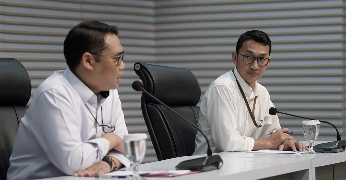 Plt Deputi Penindakan dan Eksekusi KPK Asep Guntur Rahayu (kiri) & Juru Bicara KPK Budi Prasetyo (kanan). Foto: dok. KPK RI.