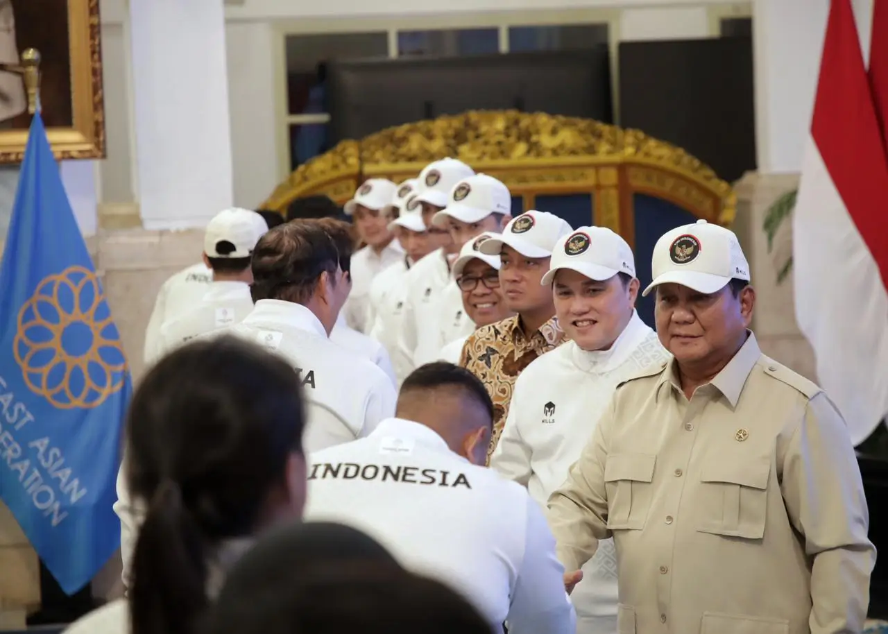 Presiden Prabowo Subianto secara resmi melepas kontingen Indonesia menuju SEA Games ke-33 Tahun 2025 di Thailand. Foto Kemenpora.
