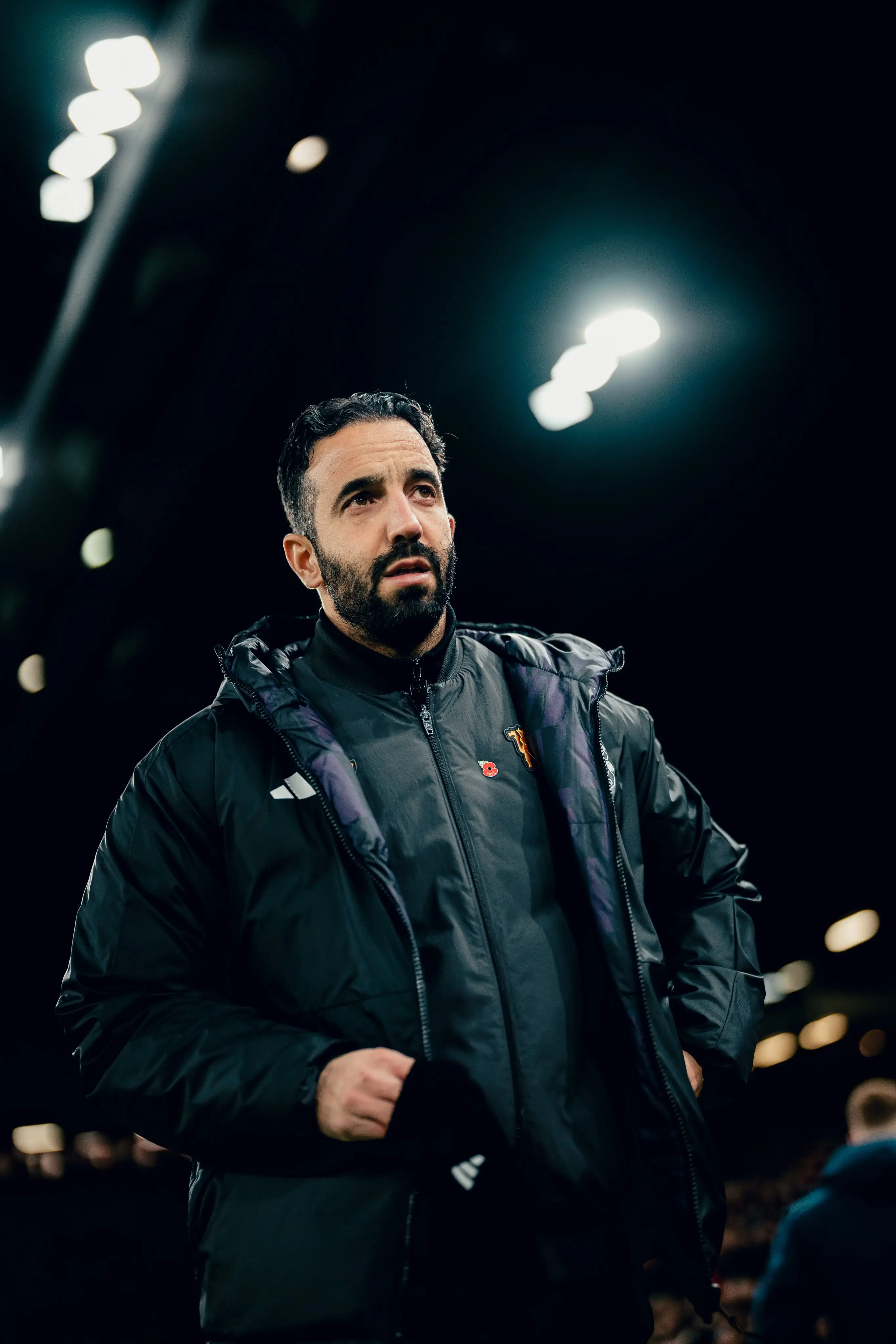 Manajer Manchester United, Ruben Amorim, tengah mempertimbangkan untuk membeli sejumlah pemain. (Foto: X Manchester United)