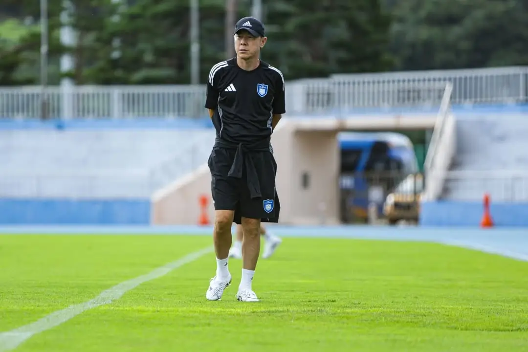 Gestur yang pernah menjadi bagian dari dinamika Timnas Indonesia kembali mencuat ke permukaan setelah suatu rekaman lama Shin Tae-yong saat melatih klub Korea Selatan Ulsan HD menyebar luas. Foto Instagram Shin Tae-yong.