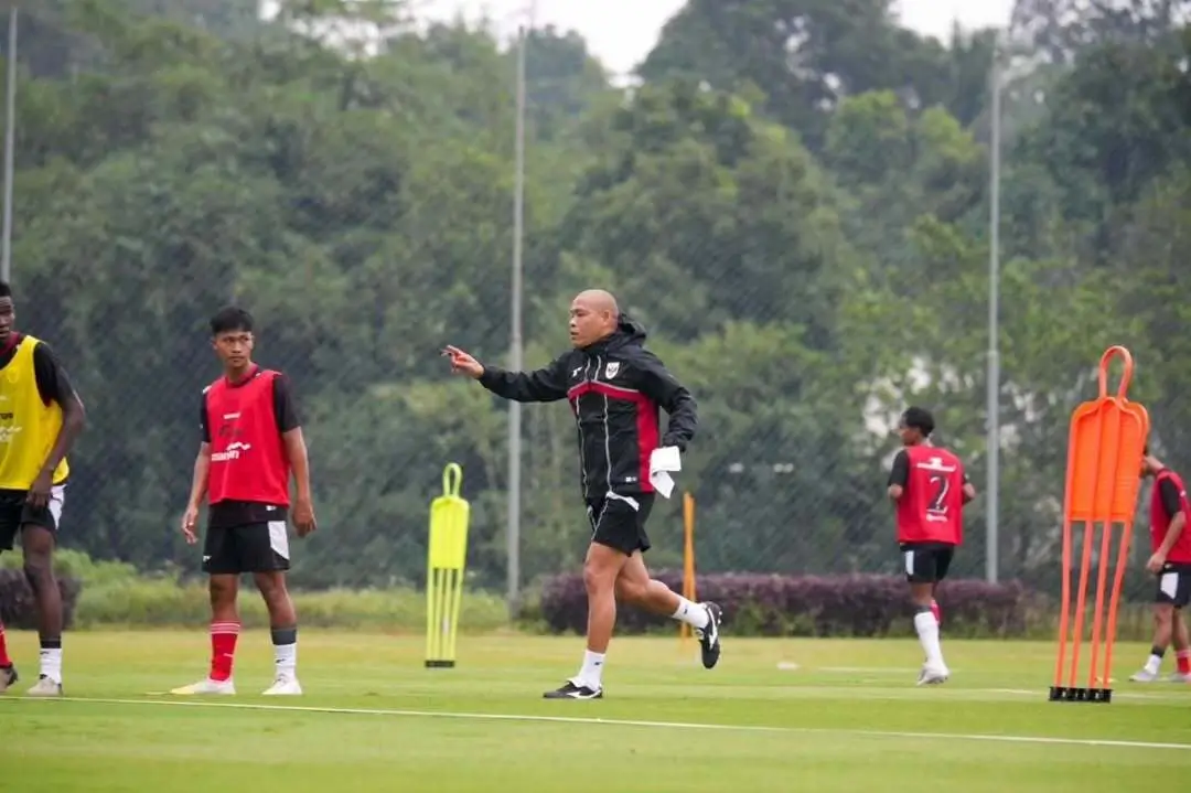 Pelatih Timnas Indonesia U-20, Nova Arianto, tengah mempertimbangkan 20 pemain diaspora. (Foto: Instagram Nova Arianto)
