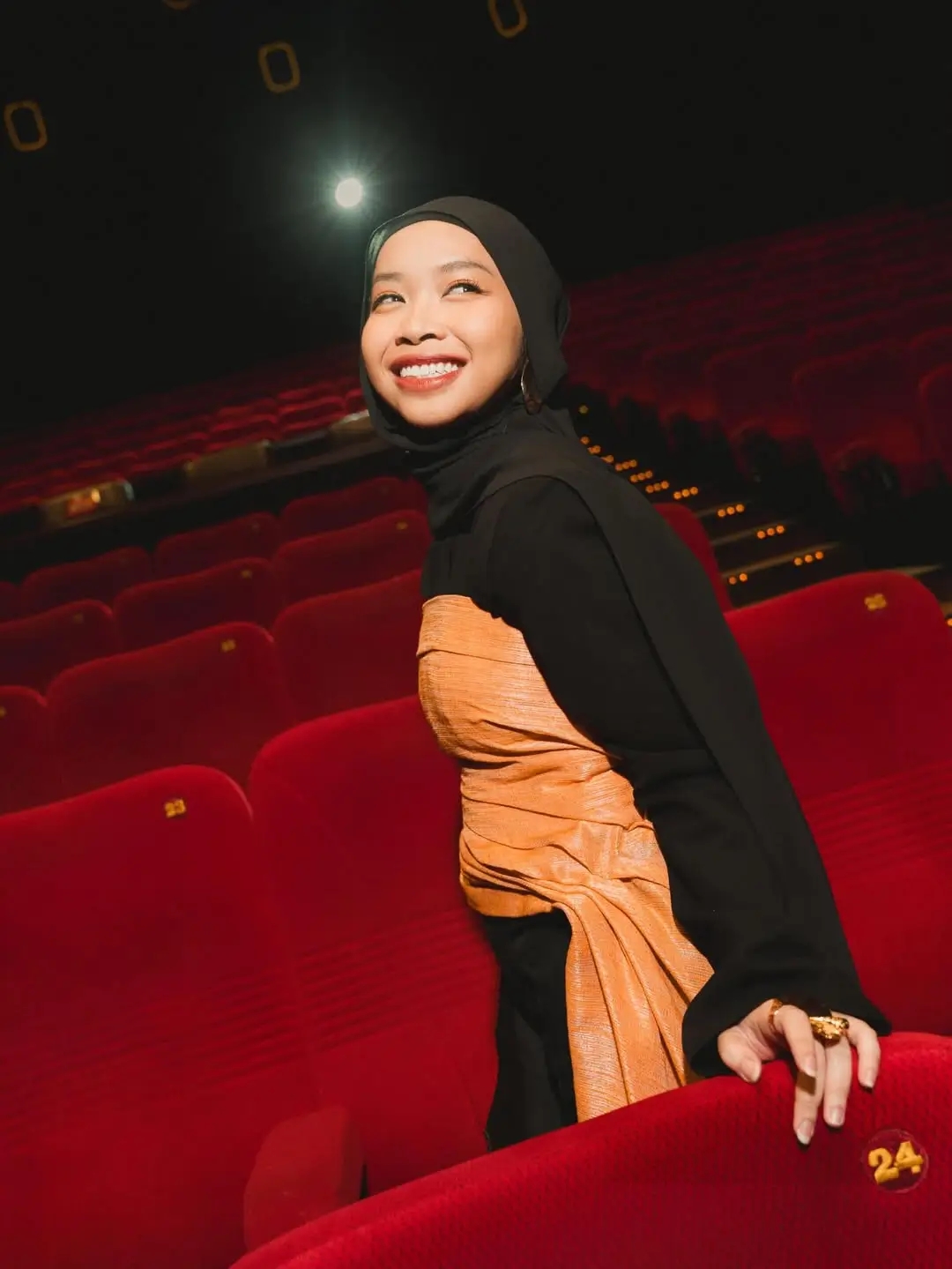 Berkenalan dengan Boah Sartika  Komika Muda yang Bintangi Film  Agak Laen  Menyala Pantiku  