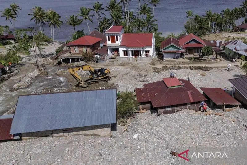 Ilustrasi: Banjir bandang dan tanah longsor di Nagari Guguak Malalo, Kabupaten Tanah Datar, Sumatera Barat, Selasa (2/12/2025). (Foto: ANTARA FOTO/Wawan Kurniawan/Lmo/bar)