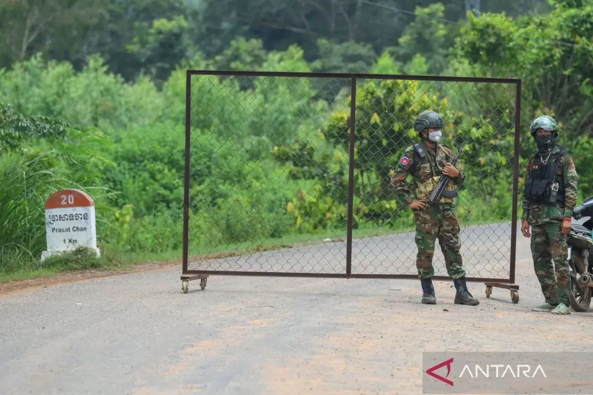 Tentara Kamboja jaga perbatasan saat masa gencatan senjata dengan Thailand si wilayah perbatasan Oddar Meanchey pada Jumat (29/08/25). (Foto: ANTARA FOTO/Aditya Pradana Putra/rwa)