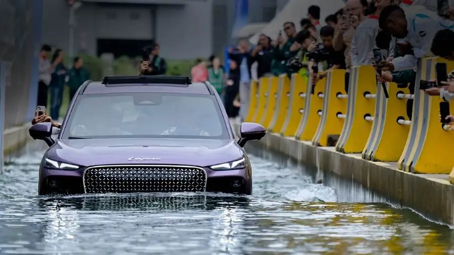 Musim Hujan Jadi Tantangan Berkendara  Lepas L8 Jawab dengan Ketangguhan Teknologi dan Kenyamanan Kabin