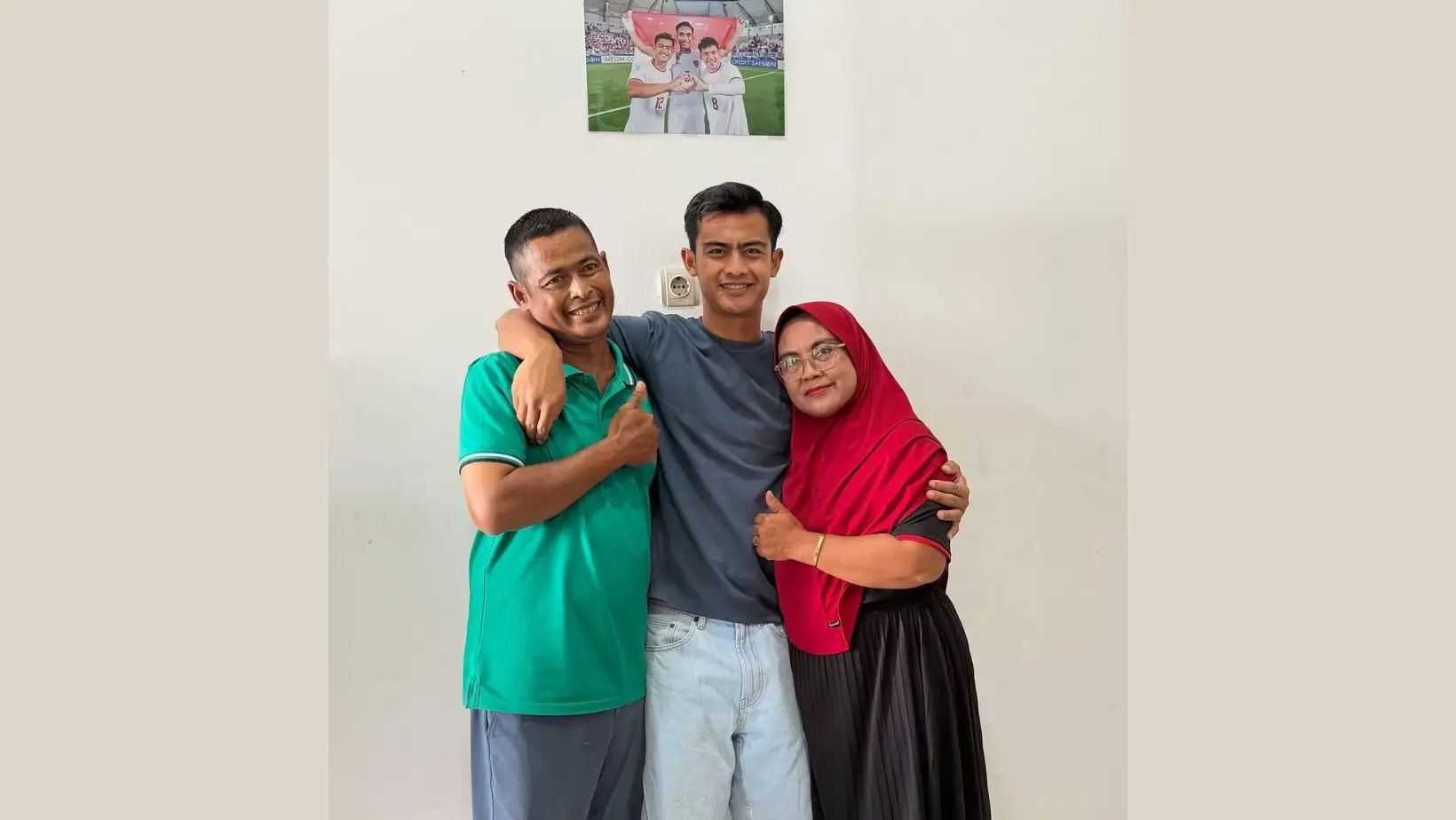 Pratama Arhan bersama kedua orang tuanya (Foto: instagram.com/pratamaarhan)