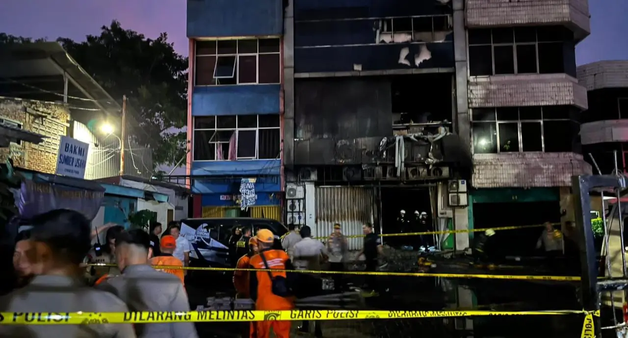 Gedung PT Terra Drone Indonesia di Jalan Letjen Suprapto No.17, Cempaka Baru, Kemayoran terbakar pada Selasa (9/12). Foto: Istimewa.