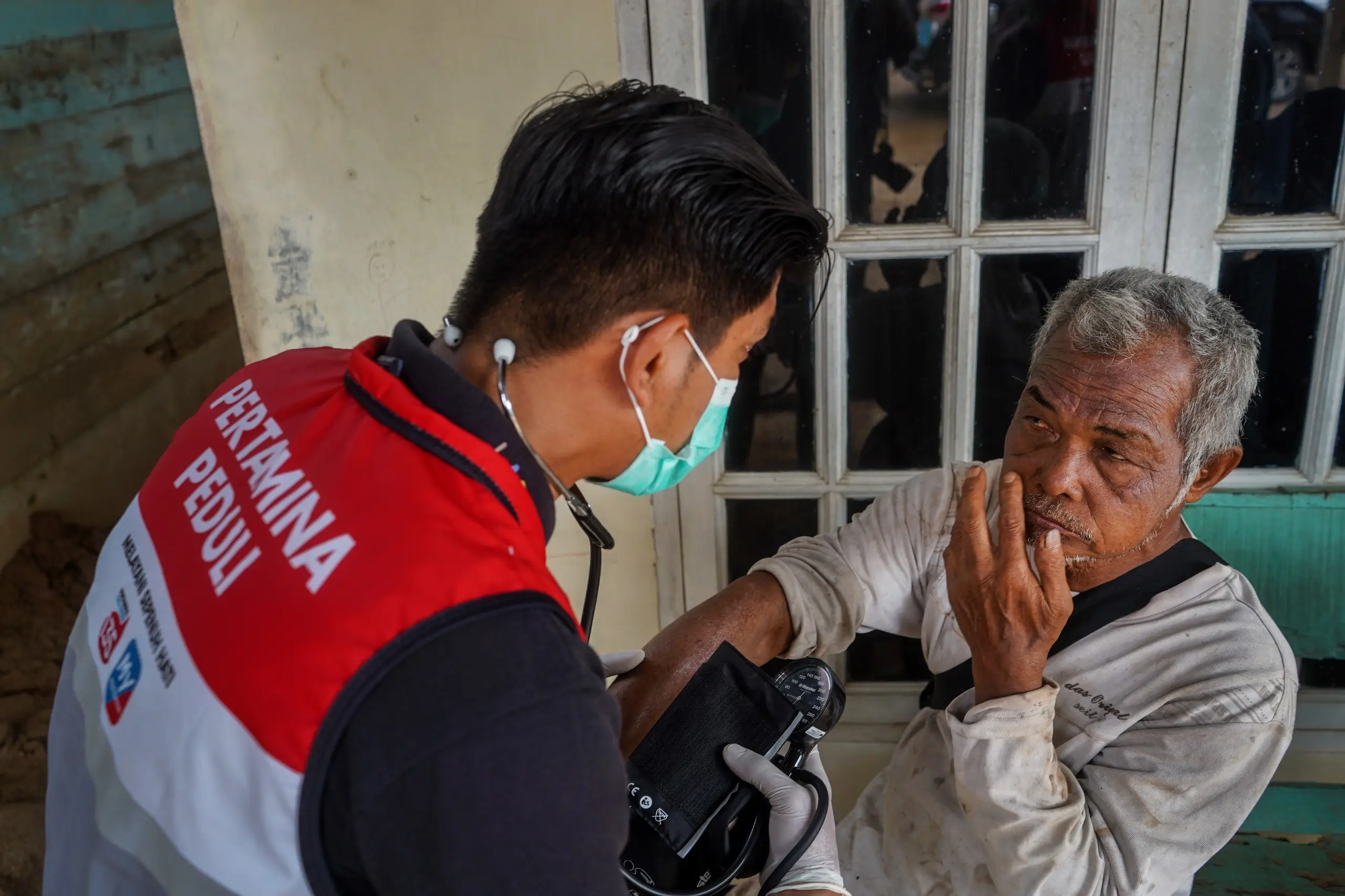 Relawan Pertamina Peduli Bergerak Jemput Bola Layani Warga Terdampak Banjir dan Longsor di Sumatra